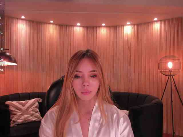 CarolineGrace webcam