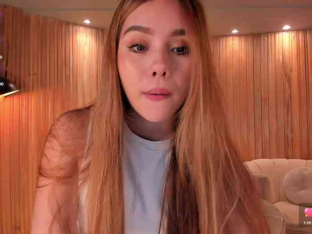 CarolineGrace webcam