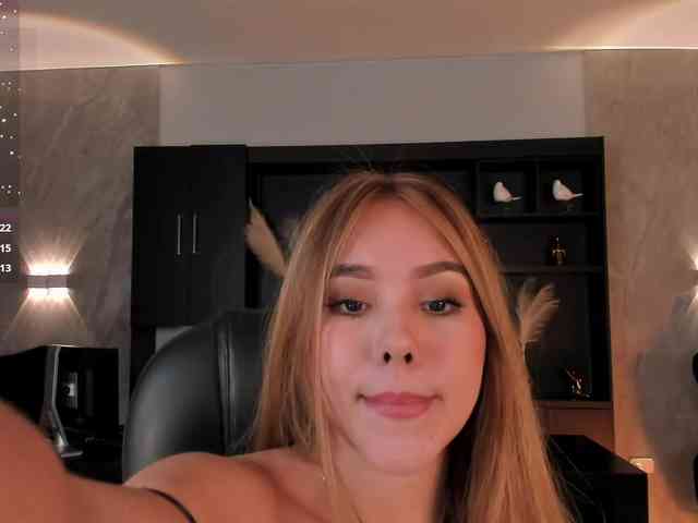 CarolineGrace webcam