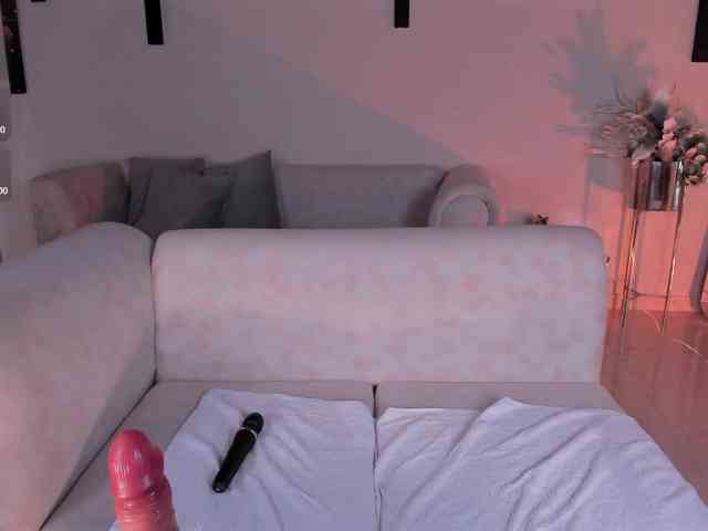 CarolineGrace webcam