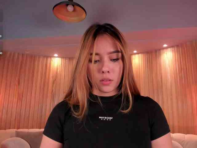 CarolineGrace webcam