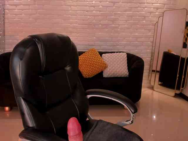 CarolineGrace webcam