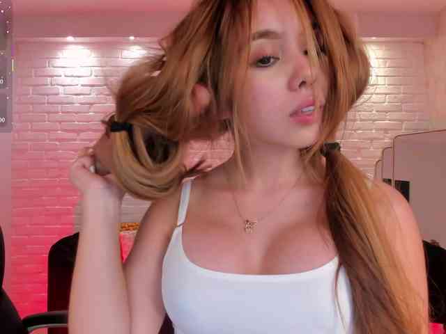 CarolineGrace webcam