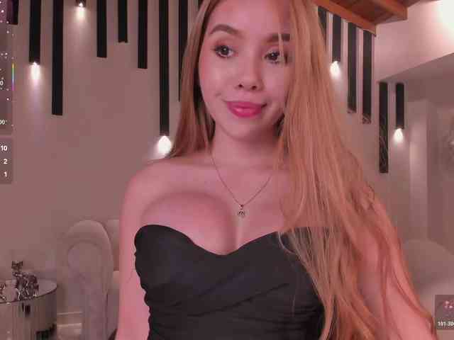 CarolineGrace webcam