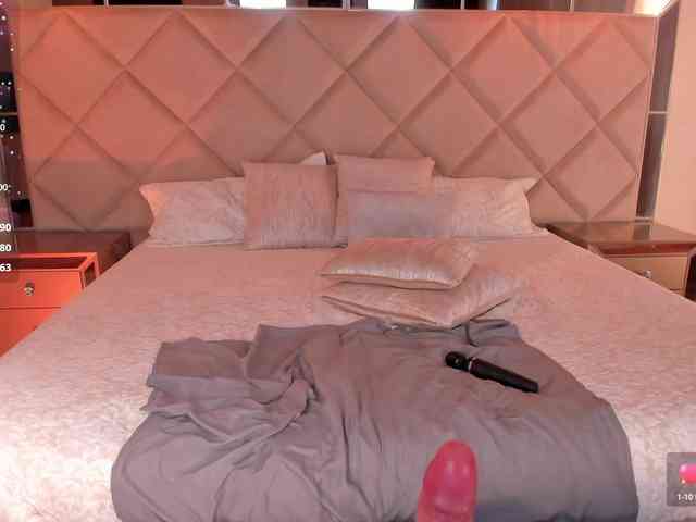 CarolineGrace webcam