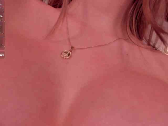 CarolineGrace webcam