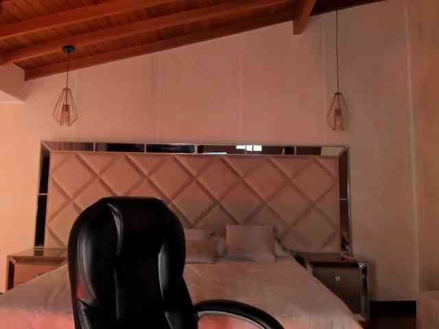 CarolineGrace webcam