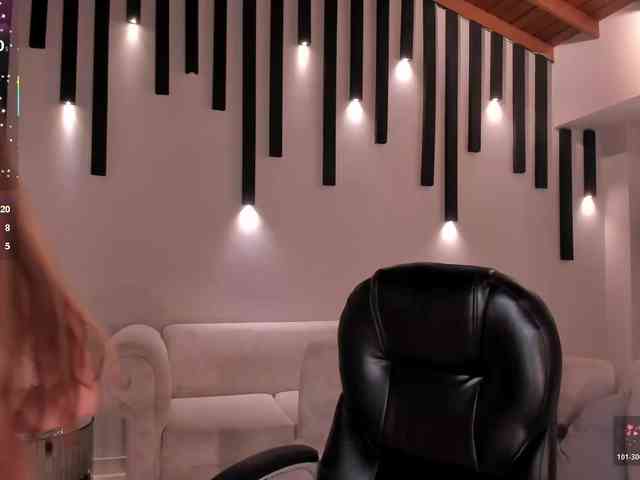 CarolineGrace webcam
