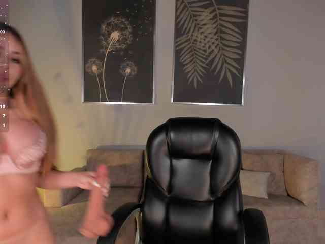 CarolineGrace webcam