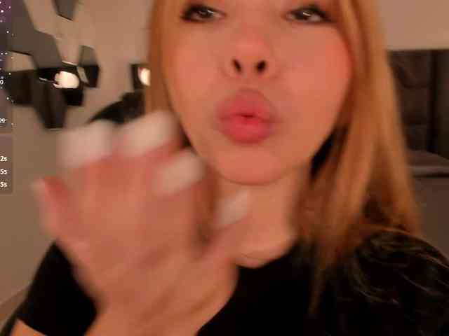 CarolineGrace webcam