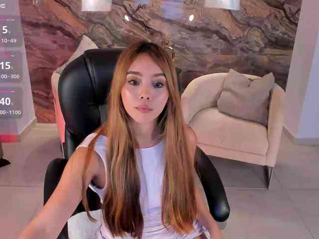 CarolineGrace webcam