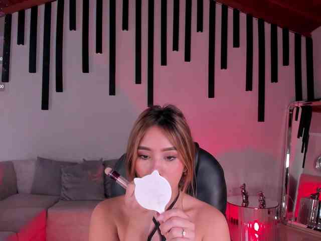 CarolineGrace webcam