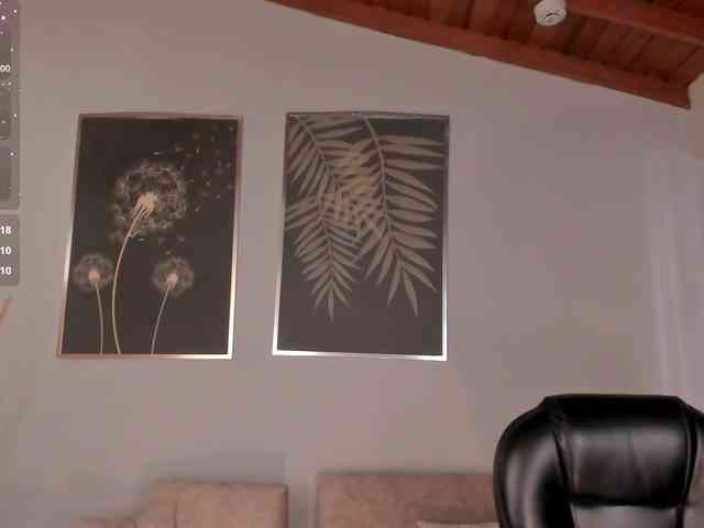 CarolineGrace webcam