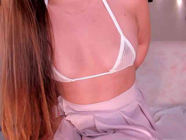 CarolineGrace webcam