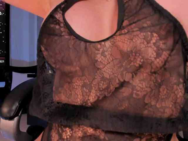 CarolineGrace webcam