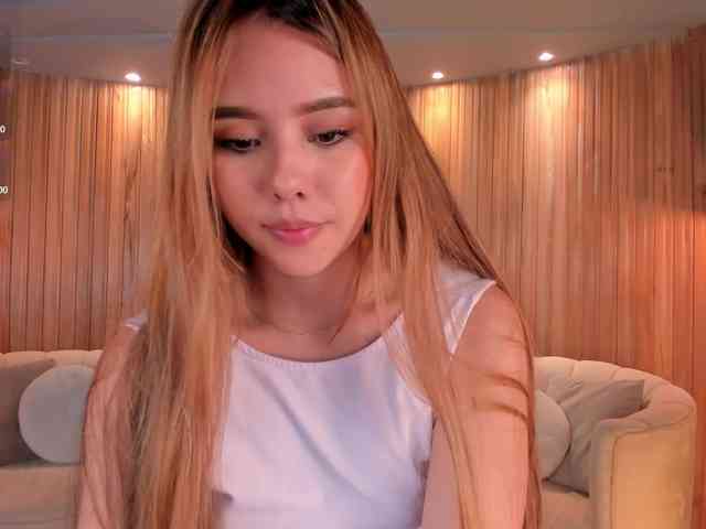 CarolineGrace webcam