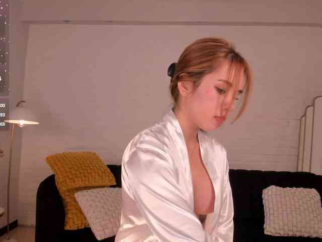 CarolineGrace webcam