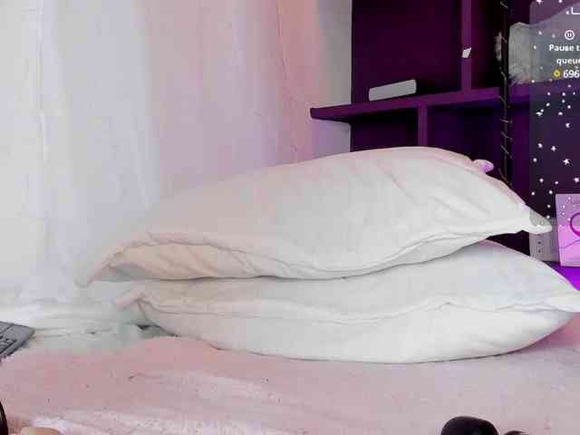 Emma-Bonnett webcam
