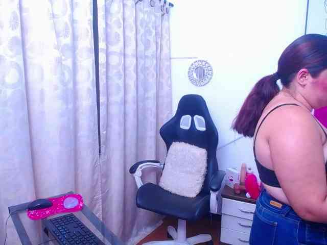 adult cam LittleFlower1