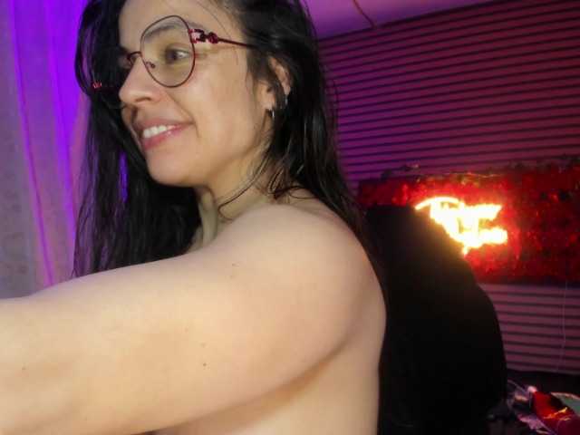 rosse2504's BongaCams show and profile