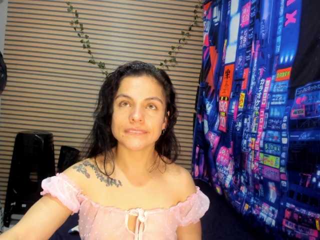 rosse2504 from BongaCams