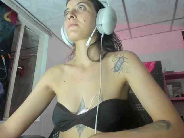 mariecam420 Live Webcam on BongaCams