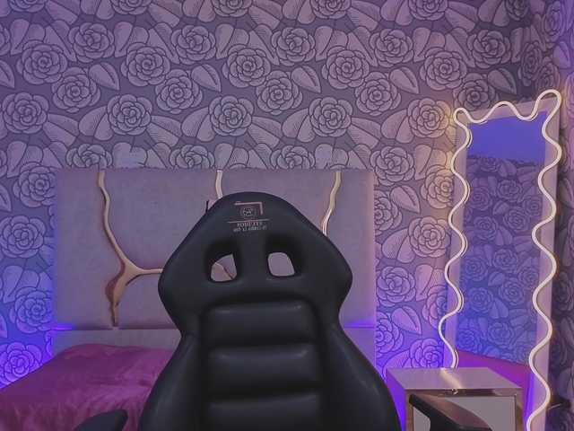 Mellani-tay's BongaCams show and profile