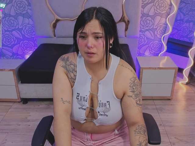 Mellani-tay's BongaCams show and profile