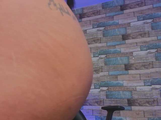 Mellani-tay's BongaCams show and profile