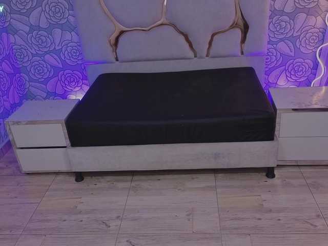 Mellani-tay's BongaCams show and profile