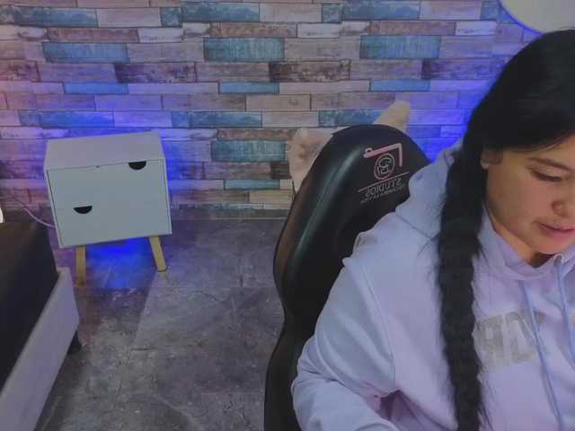 Mellani-tay's BongaCams show and profile