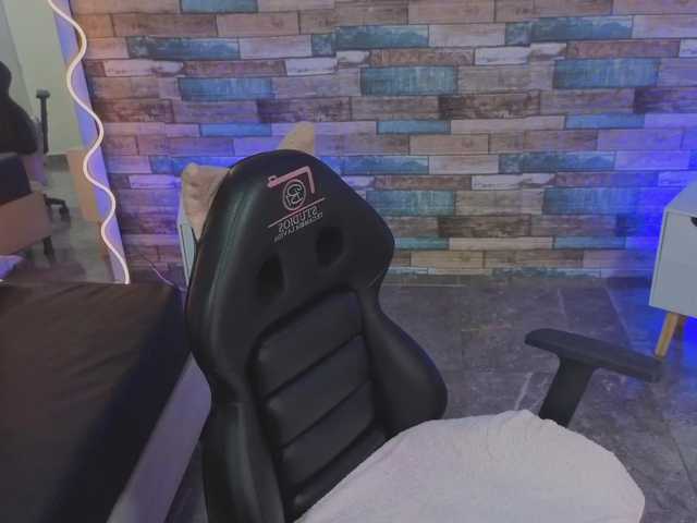 Mellani-tay's BongaCams show and profile