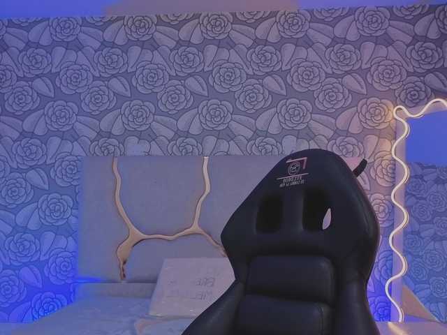 Mellani-tay's BongaCams show and profile