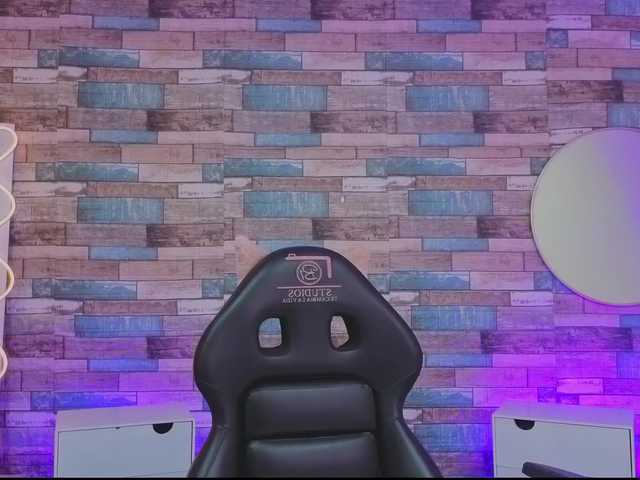 Mellani-tay's BongaCams show and profile