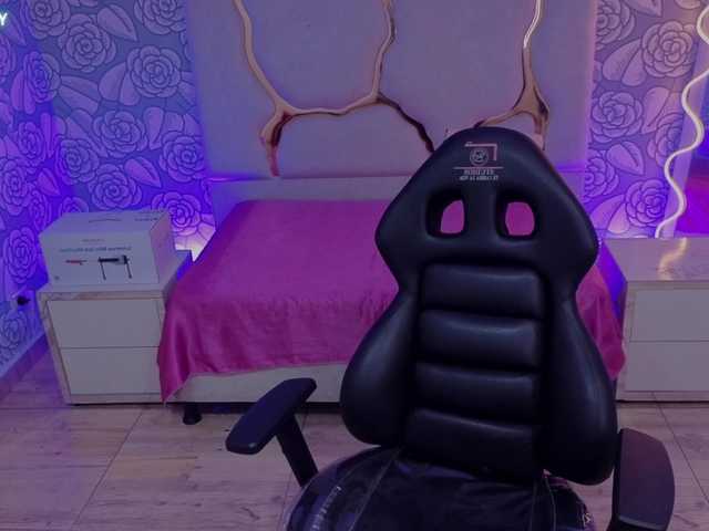 Mellani-tay's BongaCams show and profile