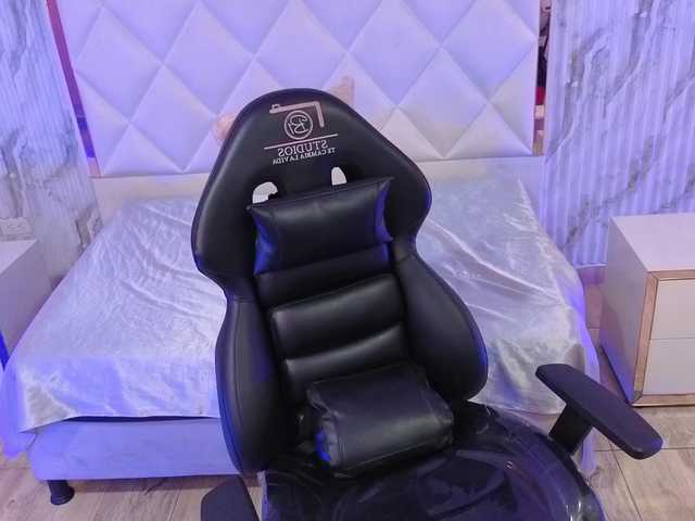 Mellani-tay's BongaCams show and profile