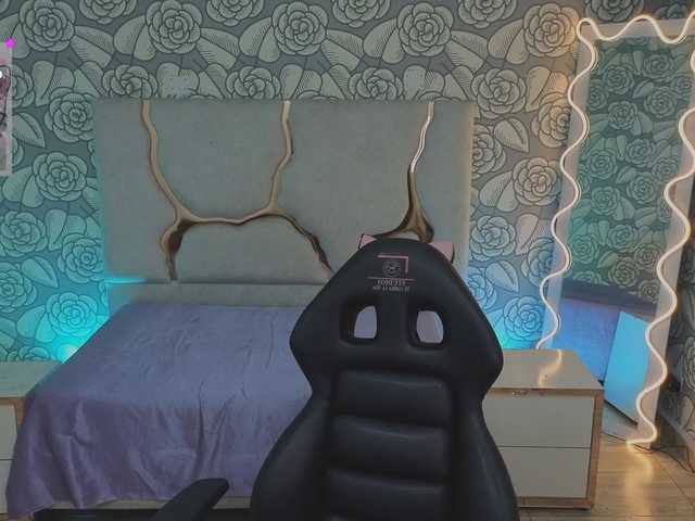 Mellani-tay's BongaCams show and profile