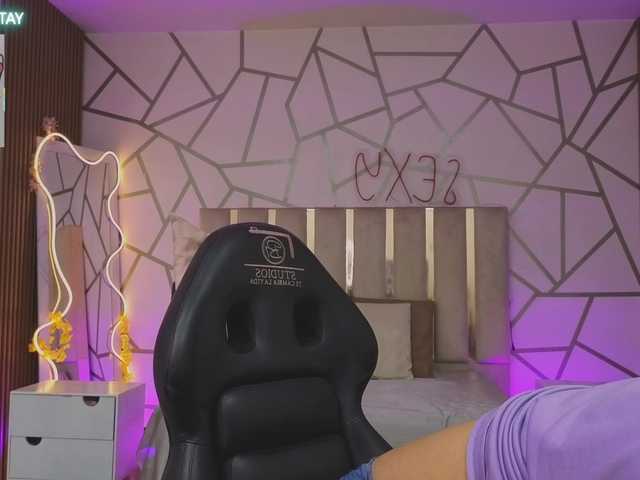 Mellani-tay's BongaCams show and profile