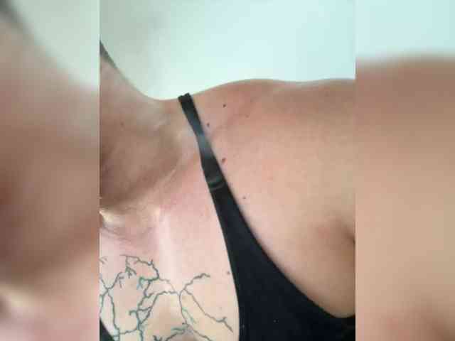 SukubOverlord webcam