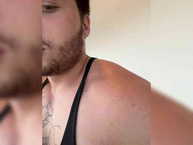 SukubOverlord webcam