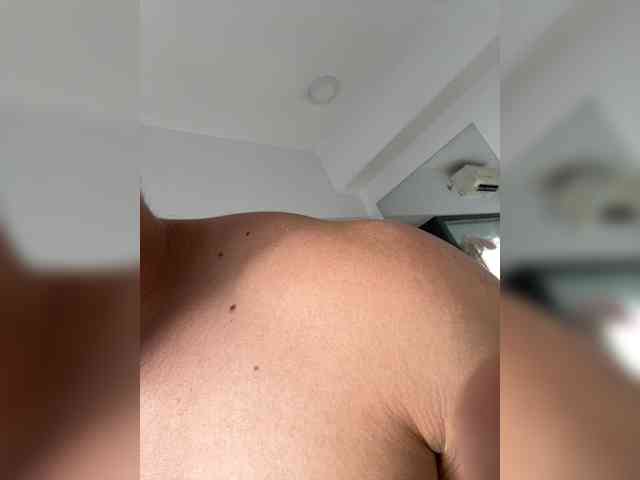 SukubOverlord webcam