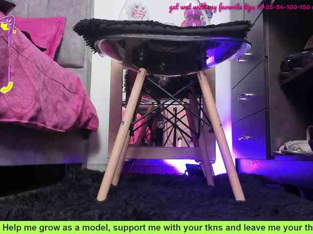 nahomiblakee webcam