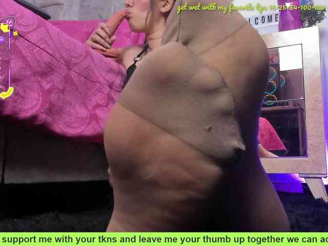nahomiblakee webcam