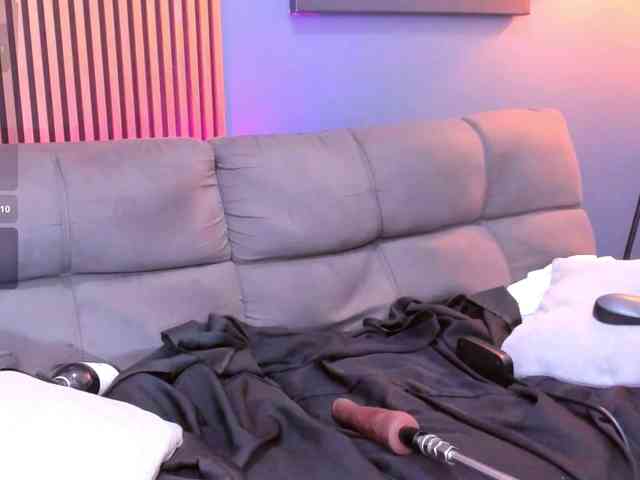 Classy-Carrie webcam