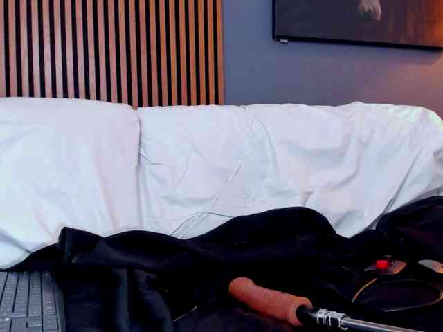 Classy-Carrie webcam