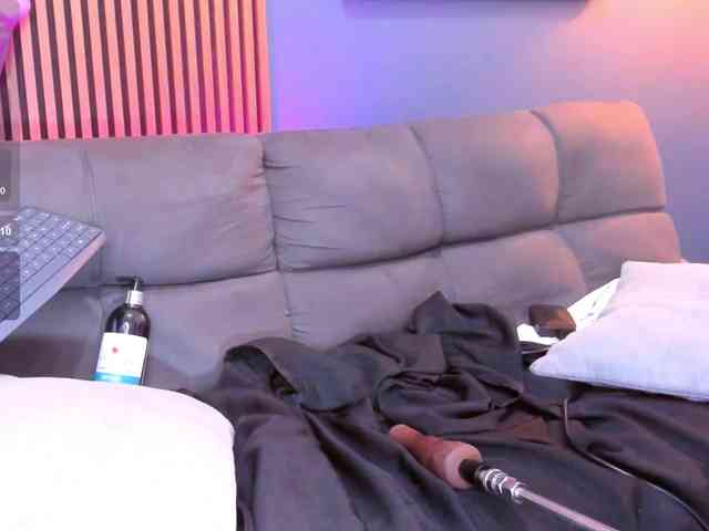 Classy-Carrie webcam