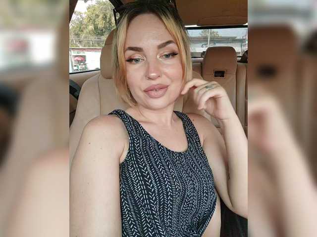 MinniMia from BongaCams