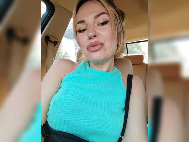 MinniMia's BongaCams show and profile