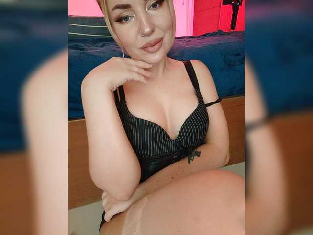 MinniMia's BongaCams show and profile