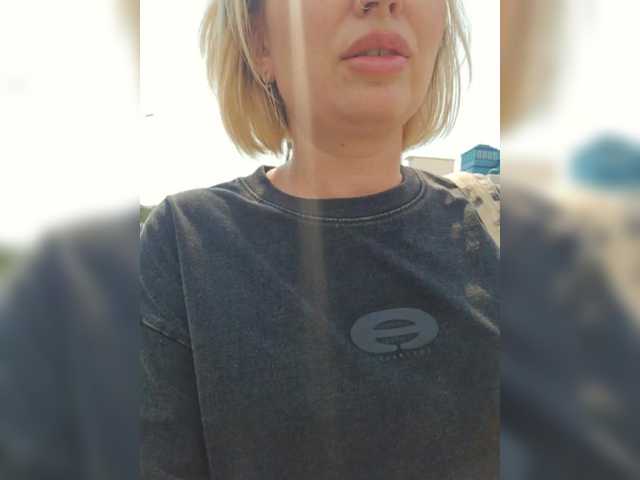 MinniMia's BongaCams show and profile